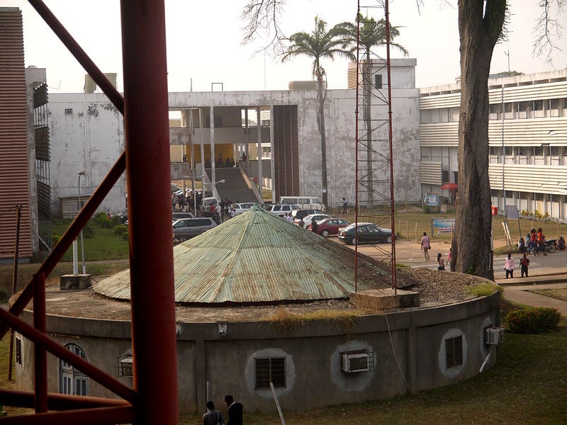 See the “white” building in the picture? That’s the OAU White House, at least is supposed to be. The cone shaped building is now inhabited. Used to be a cyber cafe known as Rotunda.